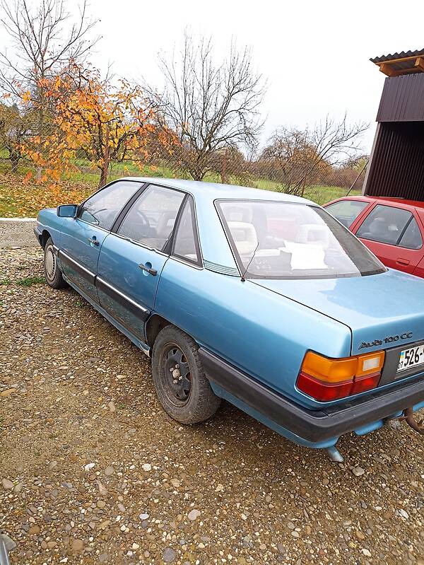 Седан Audi 100 1986 в Виноградові