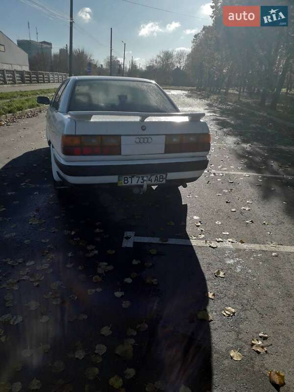 Седан Audi 100 1984 в Долинской