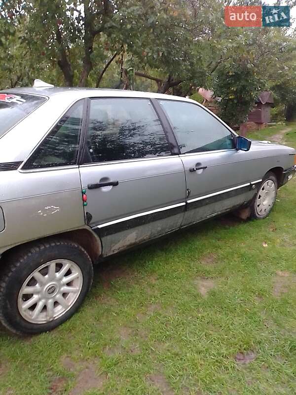 Седан Audi 100 1986 в Яворові