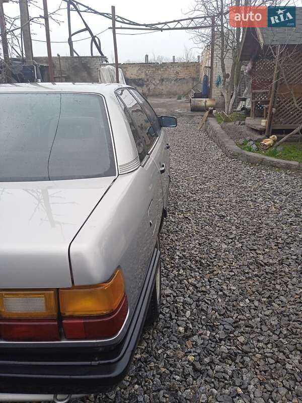 Седан Audi 100 1987 в Казатине