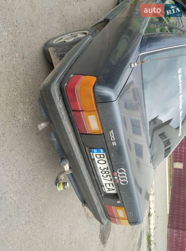 Седан Audi 100 1988 в Чернівцях