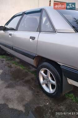 Седан Audi 100 1988 в Гощі