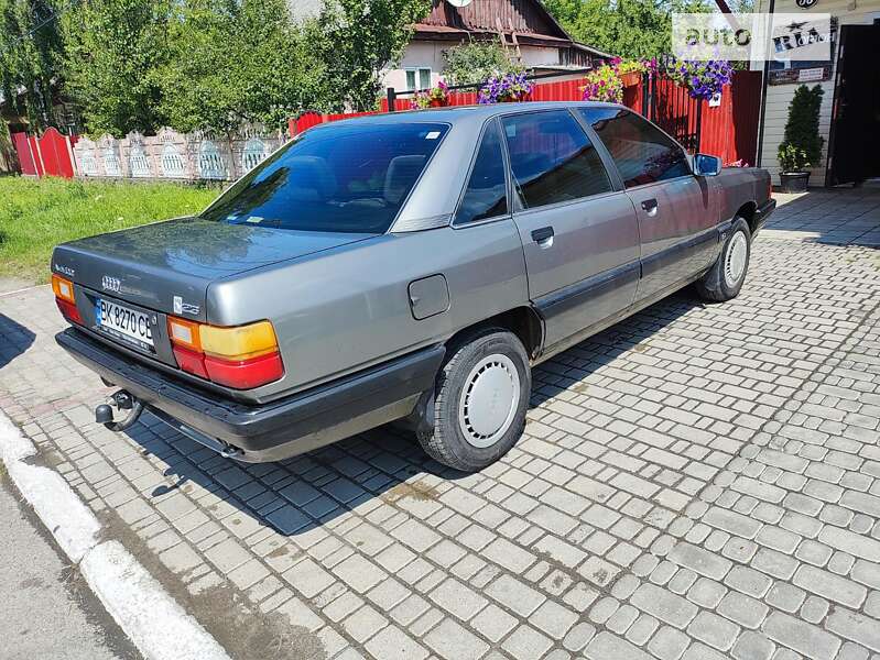 Седан Audi 100 1988 в Рокитному