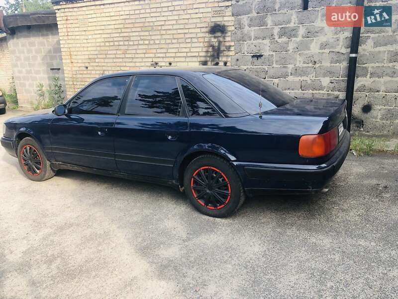Седан Audi 100 1993 в Буче