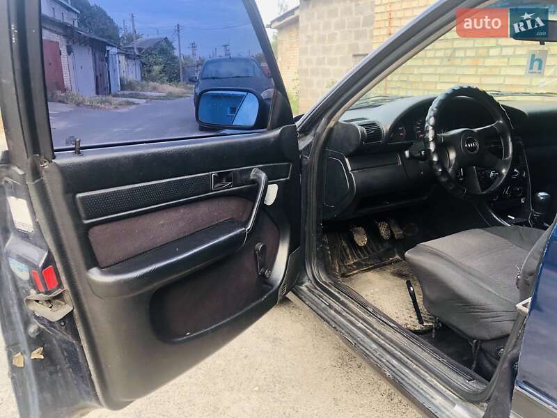 Седан Audi 100 1993 в Буче
