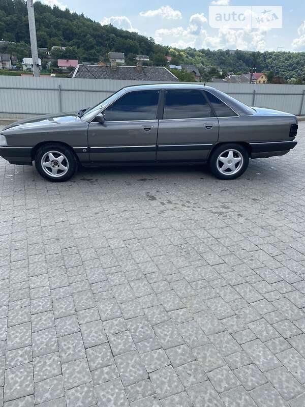 Седан Audi 100 1991 в Бучаче