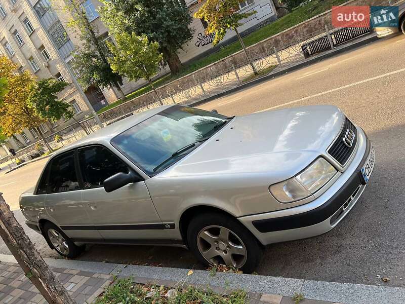 Седан Audi 100 1993 в Киеве