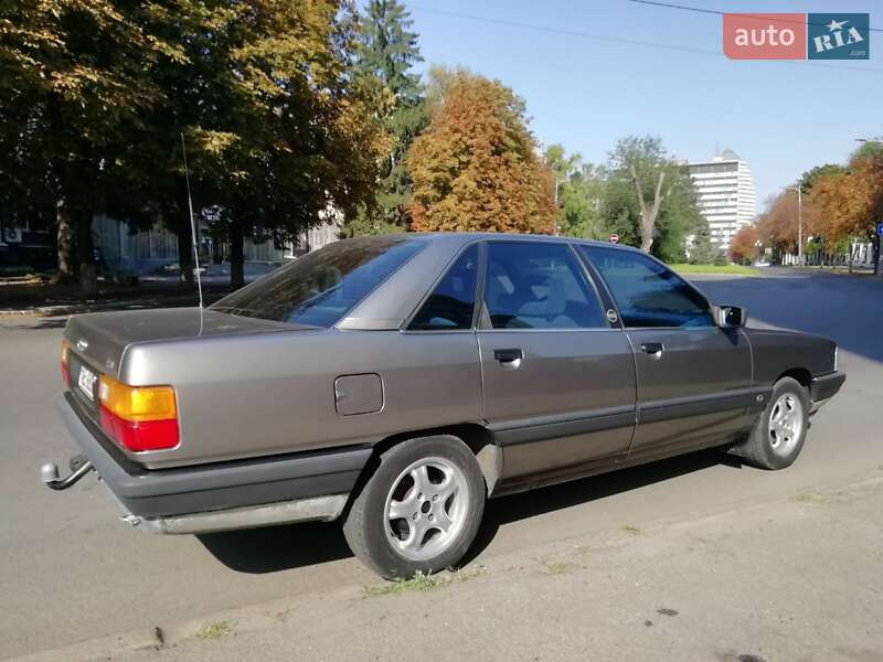 Седан Audi 100 1988 в Дніпрі