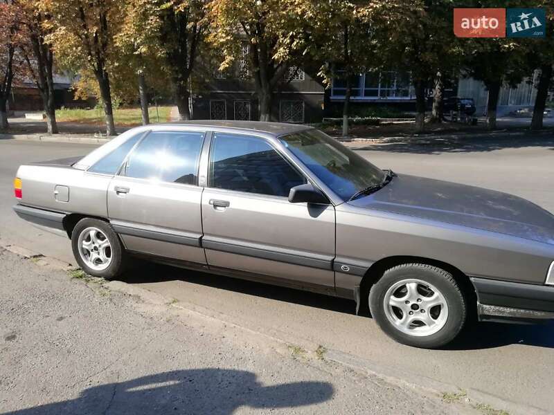 Седан Audi 100 1988 в Дніпрі