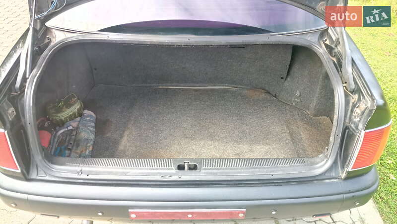 Седан Audi 100 1991 в Сваляве