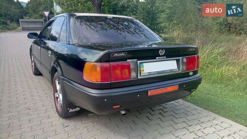 Седан Audi 100 1991 в Сваляве