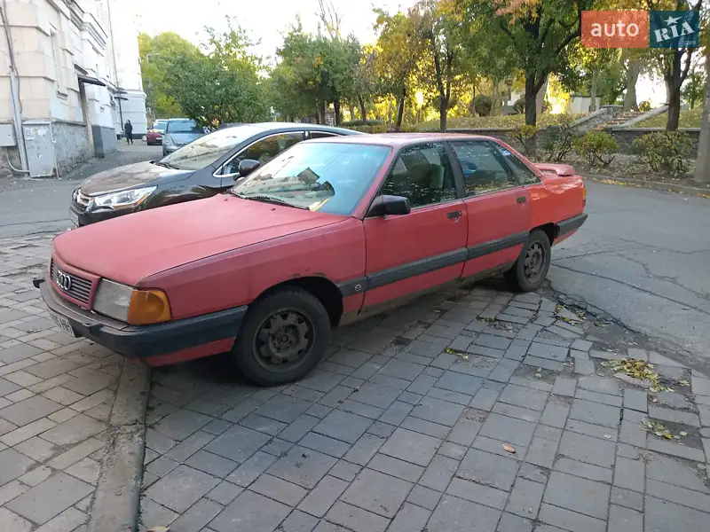 Audi 100