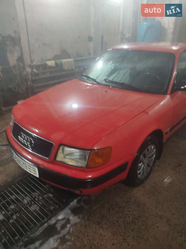 Седан Audi 100 1993 в Сновске