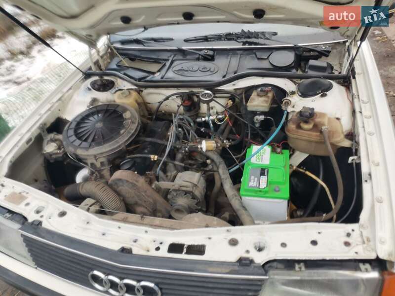 Седан Audi 100 1983 в Одессе