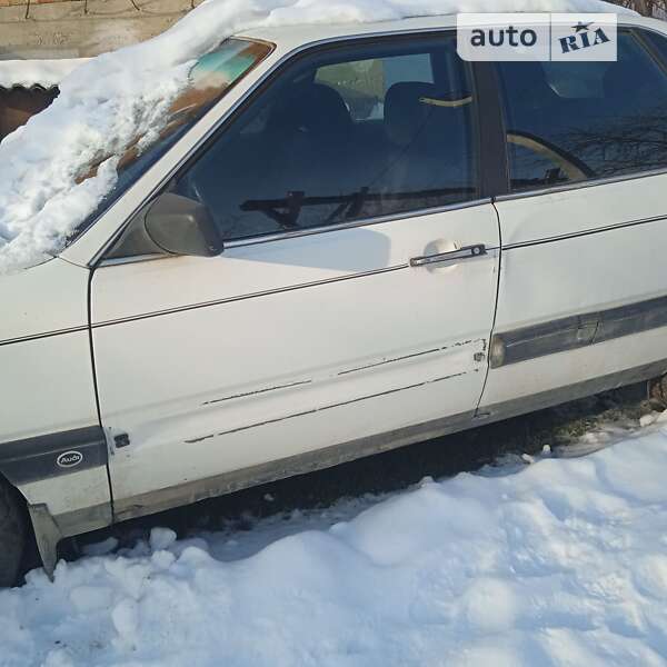 Седан Audi 100 1986 в Черновцах