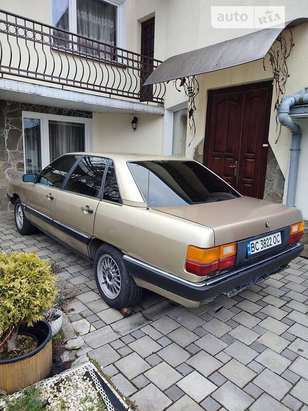 Седан Audi 100 1986 в Львове