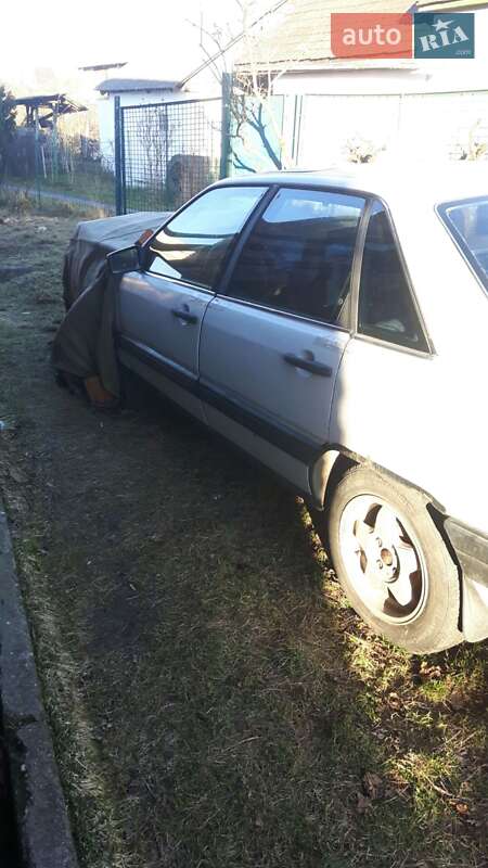 Седан Audi 100 1984 в Хусті