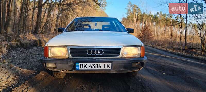 Седан Audi 100 1987 в Костополе