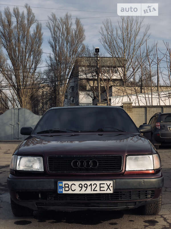 Седан Audi 100 1992 в Боровах