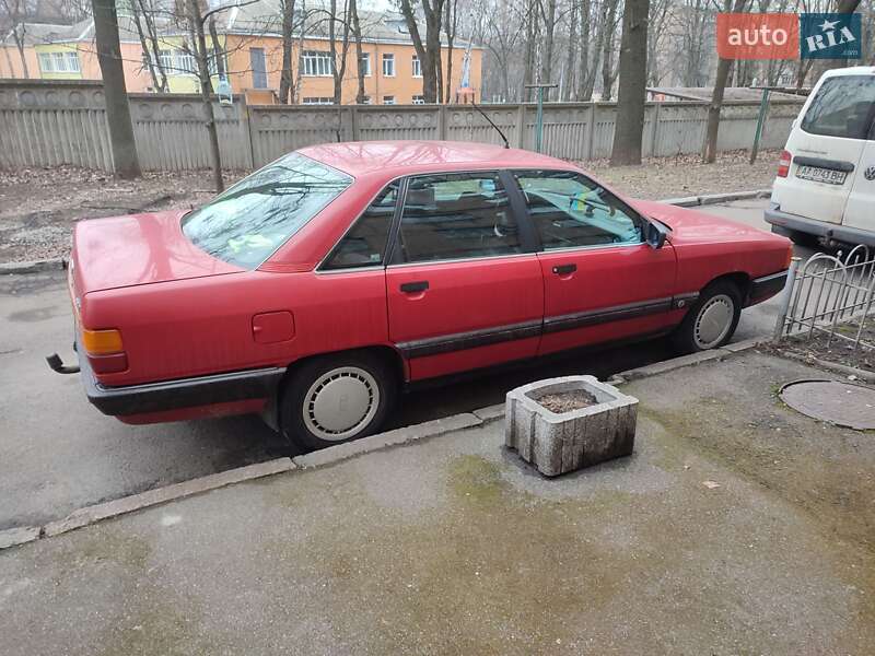 Седан Audi 100 1988 в Києві