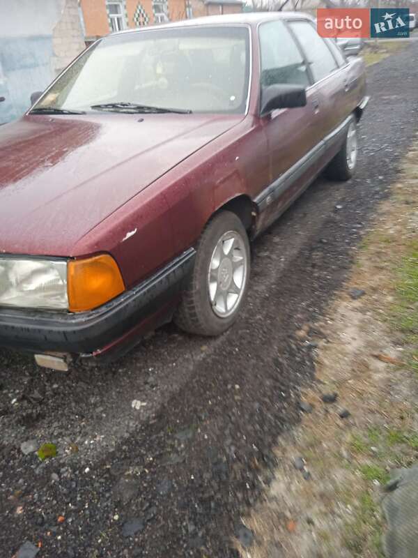 Седан Audi 100 1990 в Дубні