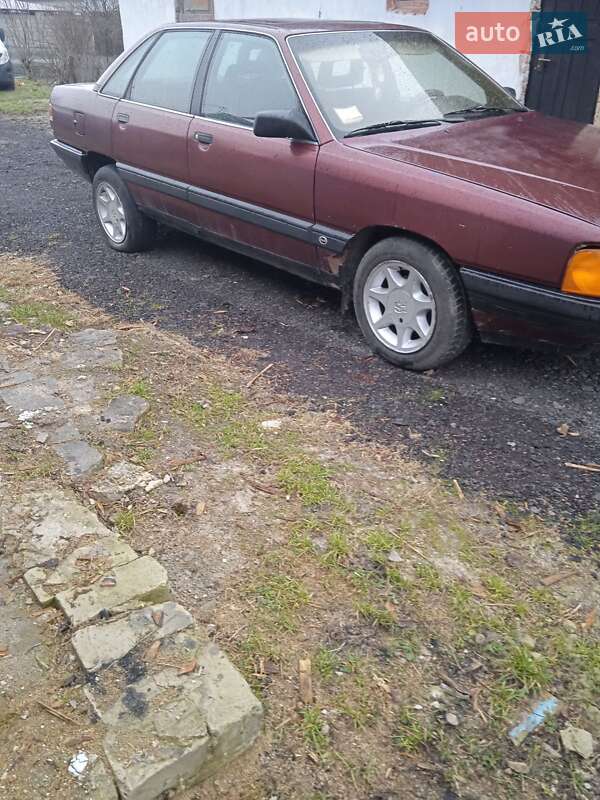 Седан Audi 100 1990 в Дубні