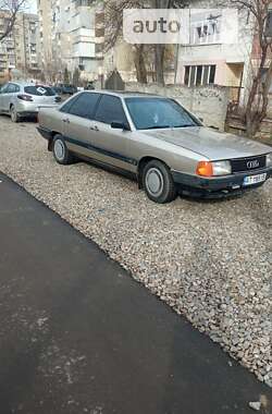 Седан Audi 100 1986 в Ивано-Франковске