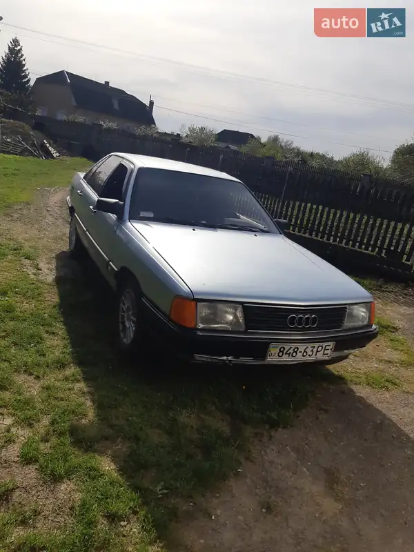 Audi 100
