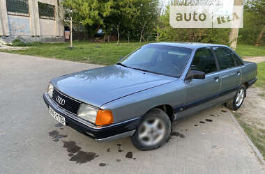 Седан Audi 100 1988 в Львові