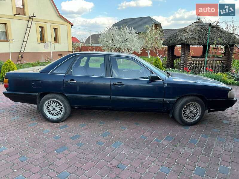 Седан Audi 100 1987 в Заречном