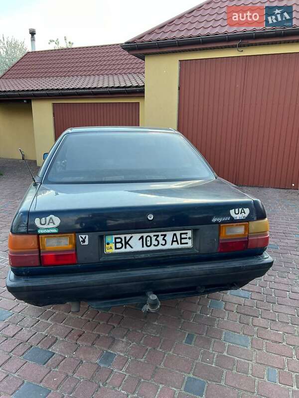 Седан Audi 100 1987 в Заречном