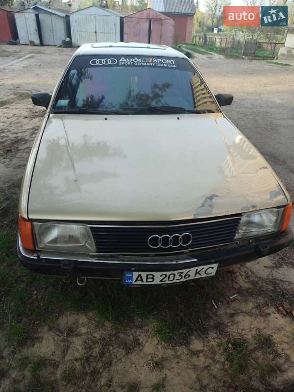 Седан Audi 100 1983 в Хмельнике
