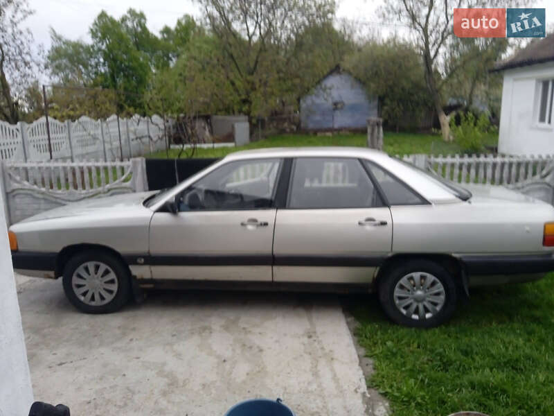 Седан Audi 100 1987 в Ставище