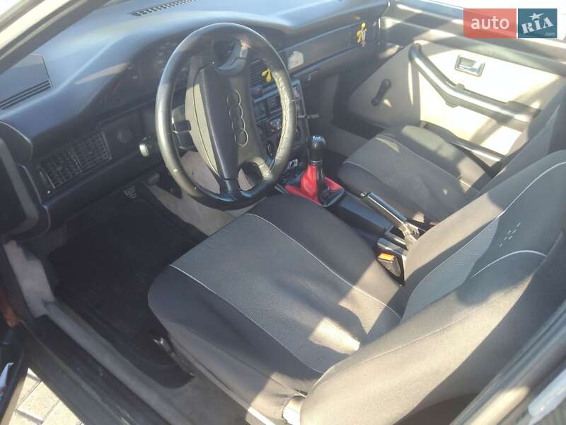 Седан Audi 100 1988 в Мукачевому