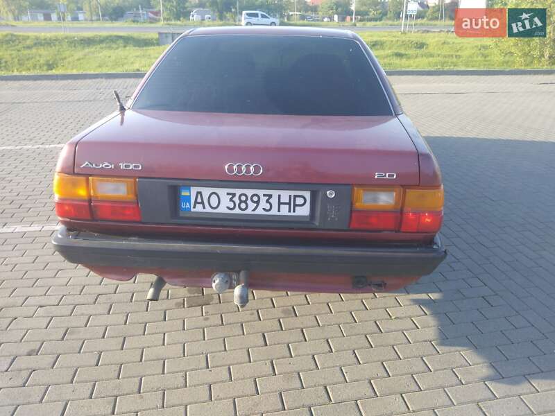 Седан Audi 100 1988 в Мукачевому
