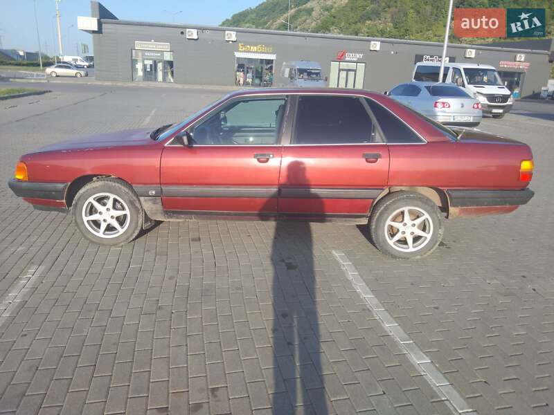 Седан Audi 100 1988 в Мукачевому