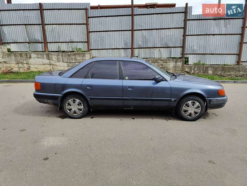 Седан Audi 100 1992 в Чернівцях