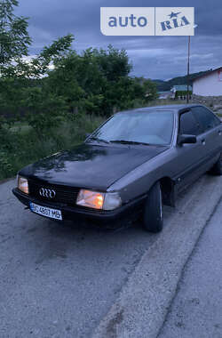 Седан Audi 100 1989 в Долині