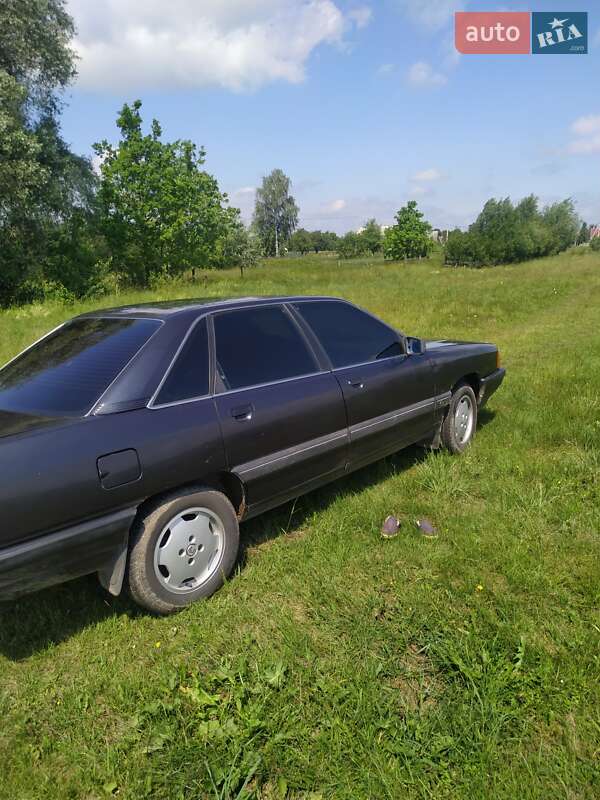 Седан Audi 100 1990 в Ровно