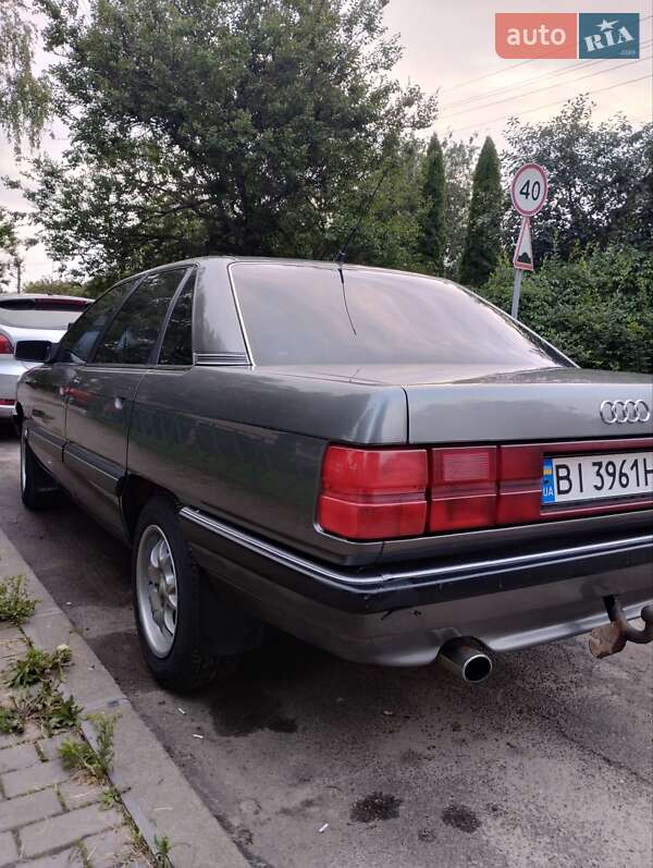 Седан Audi 100 1989 в Вишневом