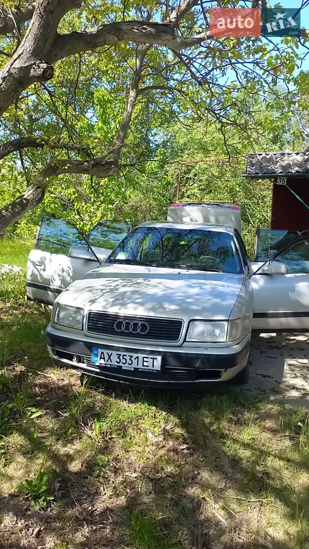 Audi 100