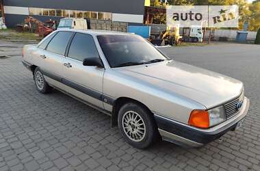 Седан Audi 100 1987 в Луцьку