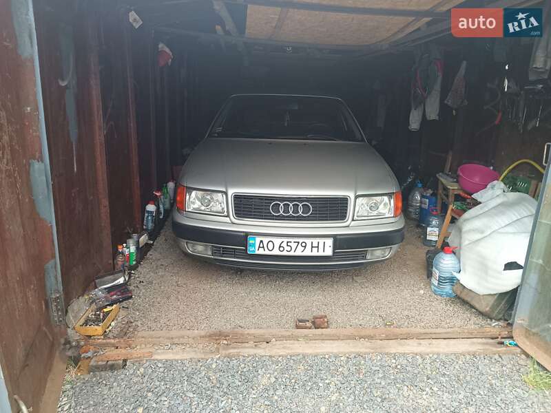 Седан Audi 100 1992 в Знаменовке