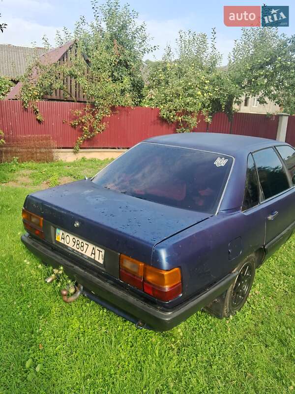 Седан Audi 100 1986 в Перечині