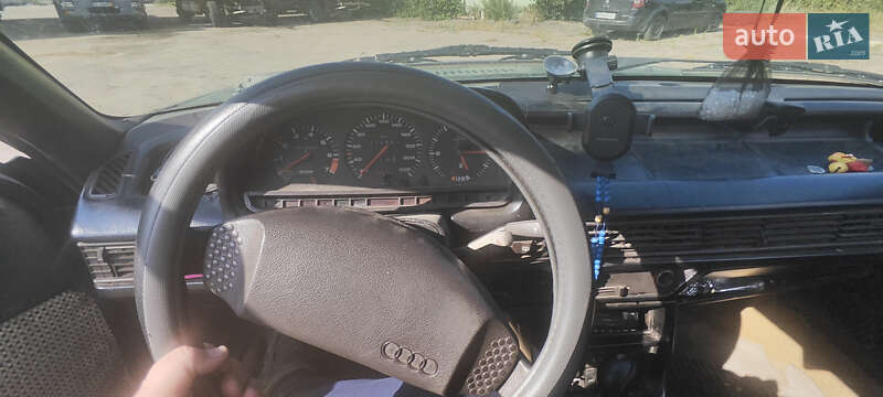 Седан Audi 100 1981 в Черняхове