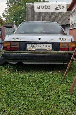 Седан Audi 100 1988 в Млиніві