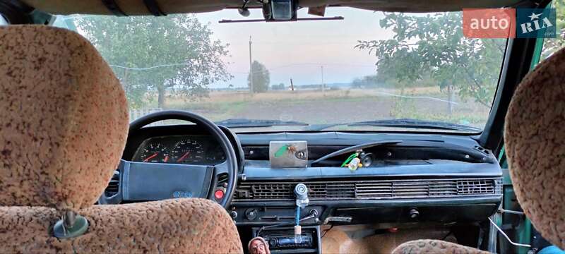 Седан Audi 100 1982 в Пулинах
