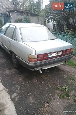 Седан Audi 100 1985 в Дубно