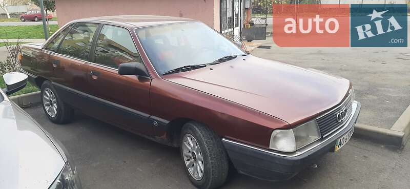 Седан Audi 100 1990 в Мукачевому