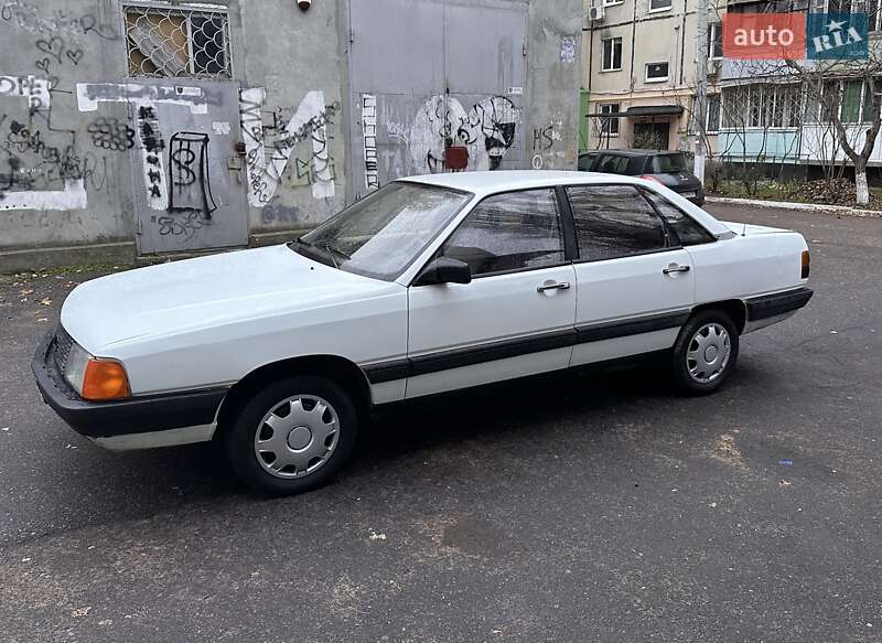 Седан Audi 100 1987 в Одессе